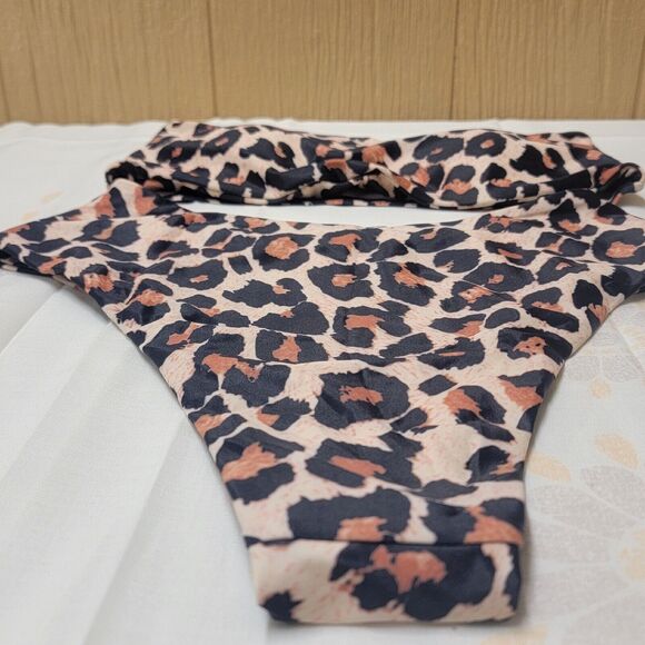 Womens 2 pc Leopard Print Padded Strapless Halter Top Bikini sz M NWOT - Picture 8 of 8